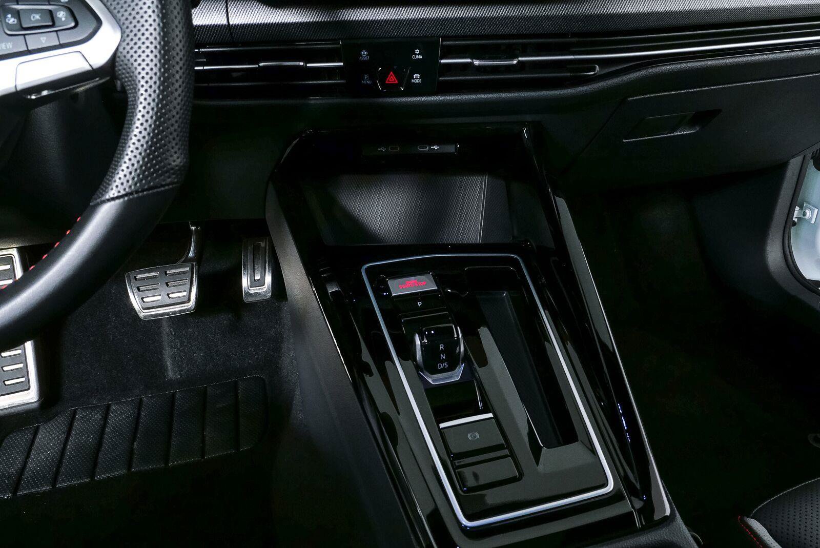 Certified 2025 Volkswagen GTI Autobahn FWD image 20