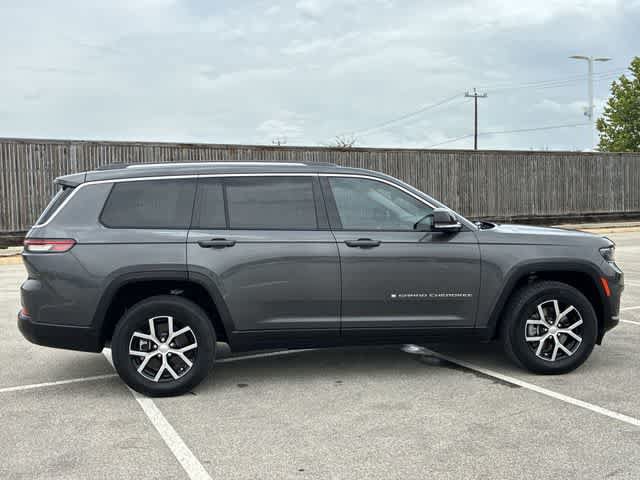 Used 2023 Jeep Grand Cherokee L Limited AWD/4WD image 7