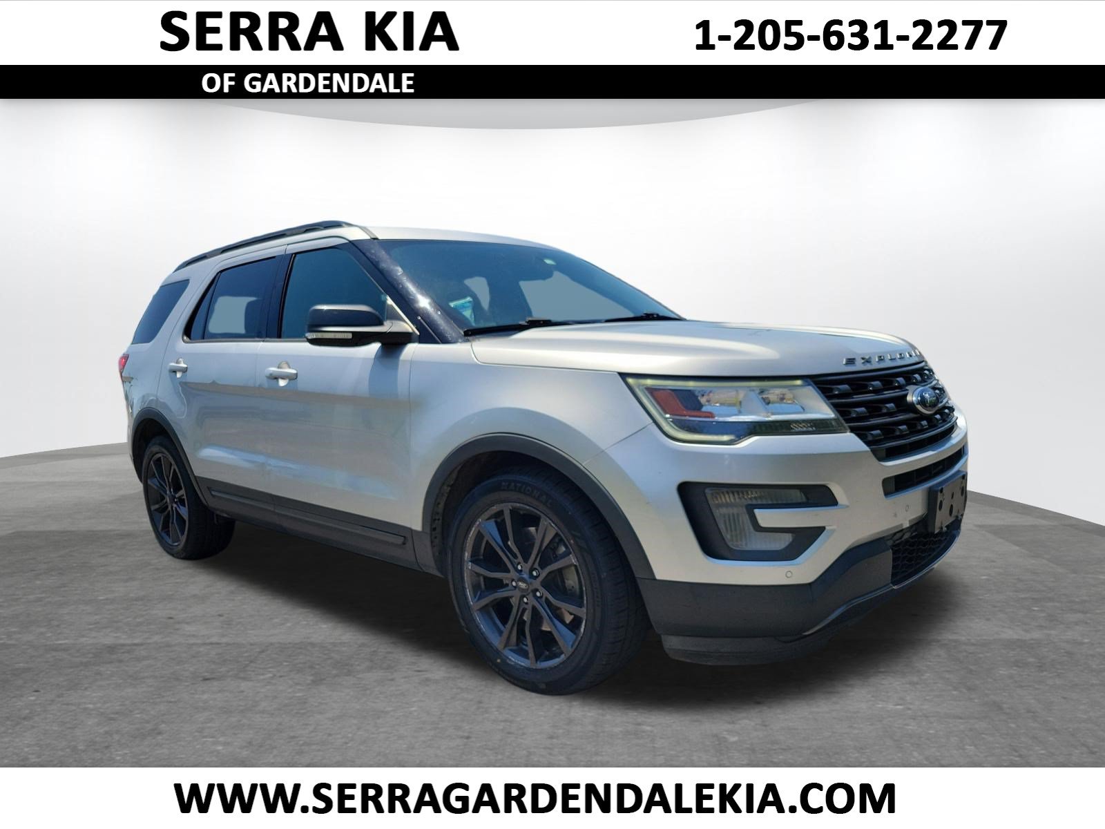 Used 2017 Ford Explorer XLT w/ Equipment Group 202A FWD image 1