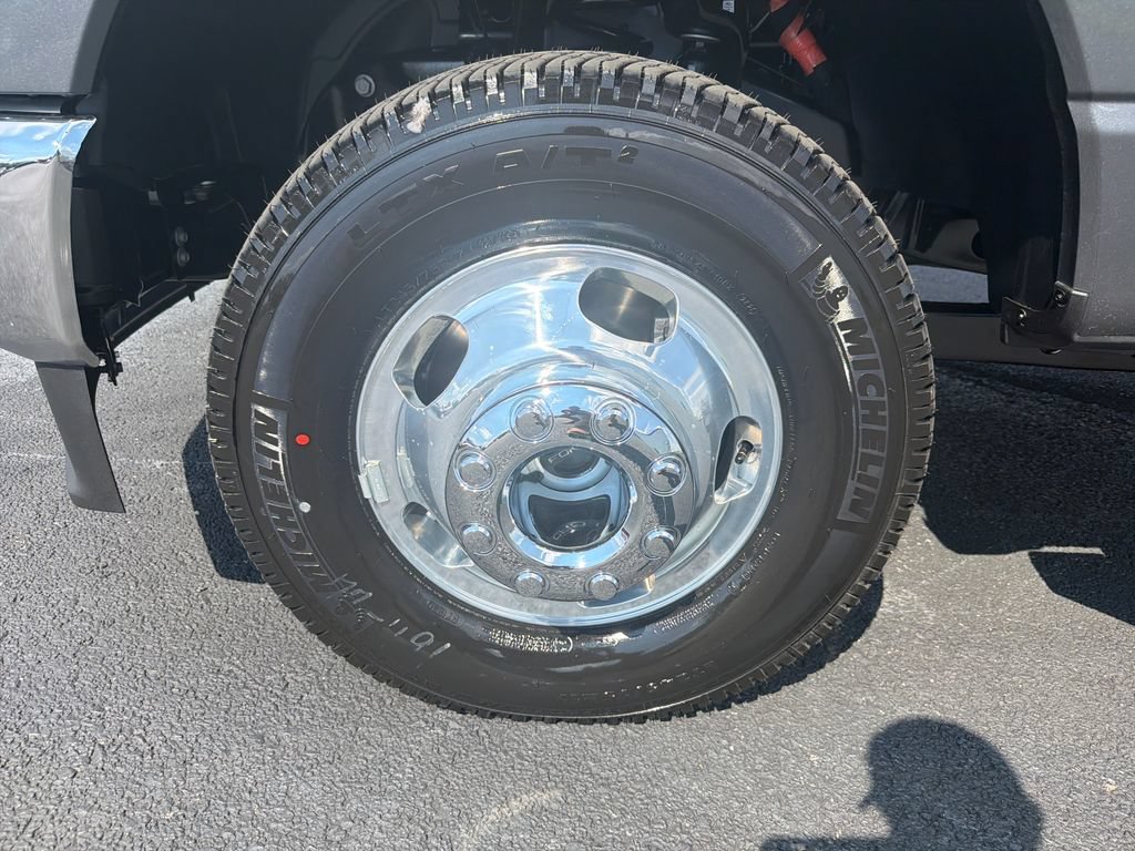 New 2026 Ford F350 XLT w/ FX4 Off-Road Package AWD/4WD image 2