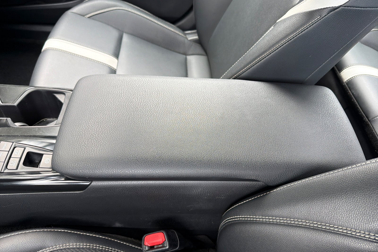 Used 2025 Toyota Camry SE FWD image 25