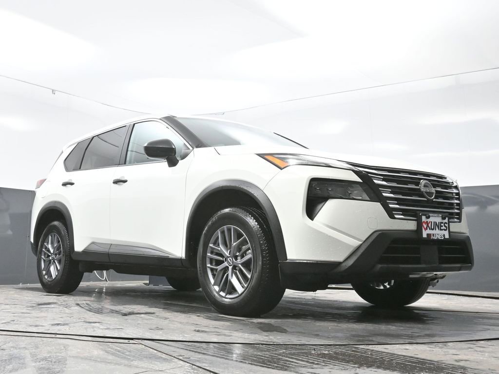 Used 2024 Nissan Rogue S image 48