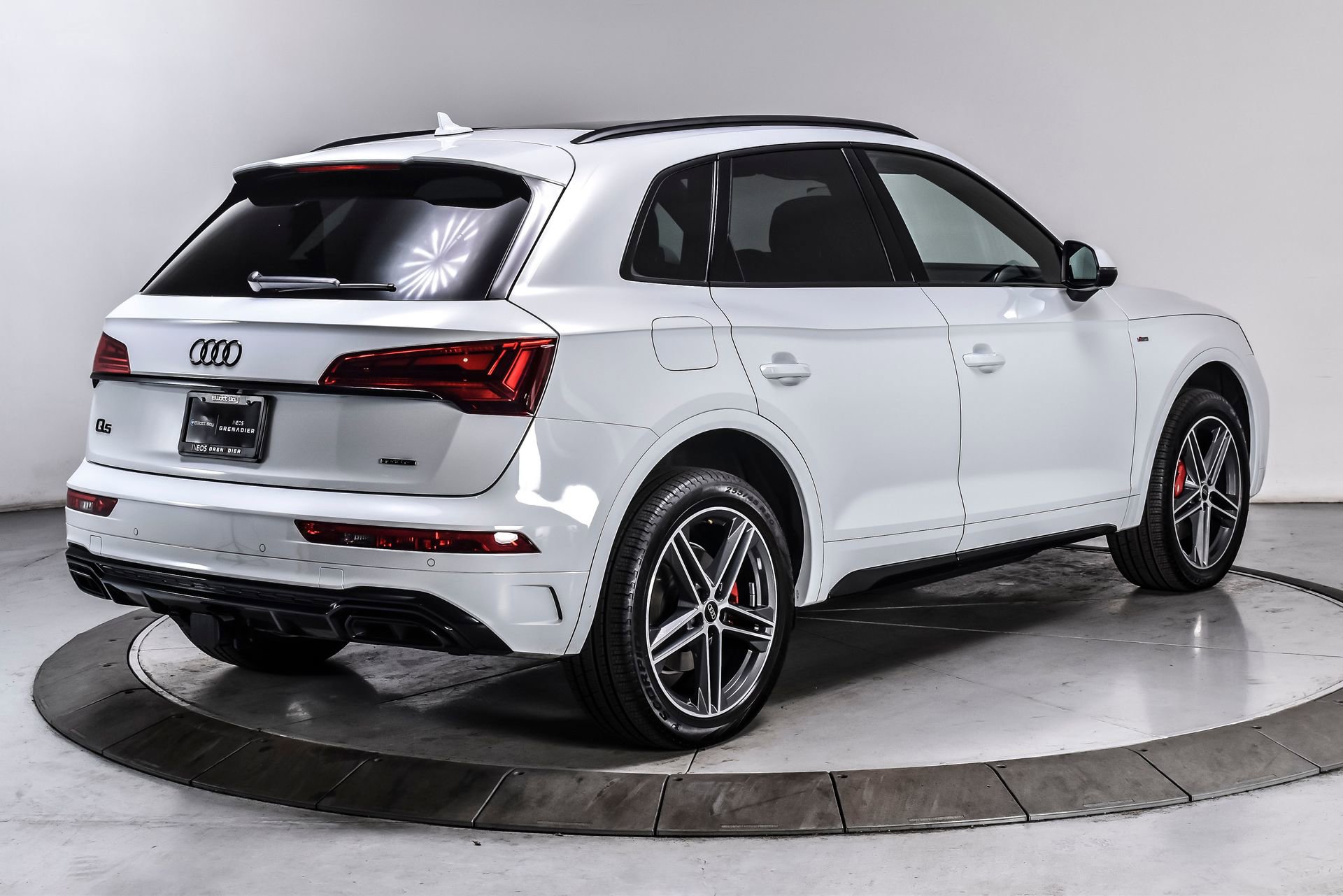 Used 2025 Audi Q5 e Premium Plus w/ Premium Plus Package AWD/4WD image 6