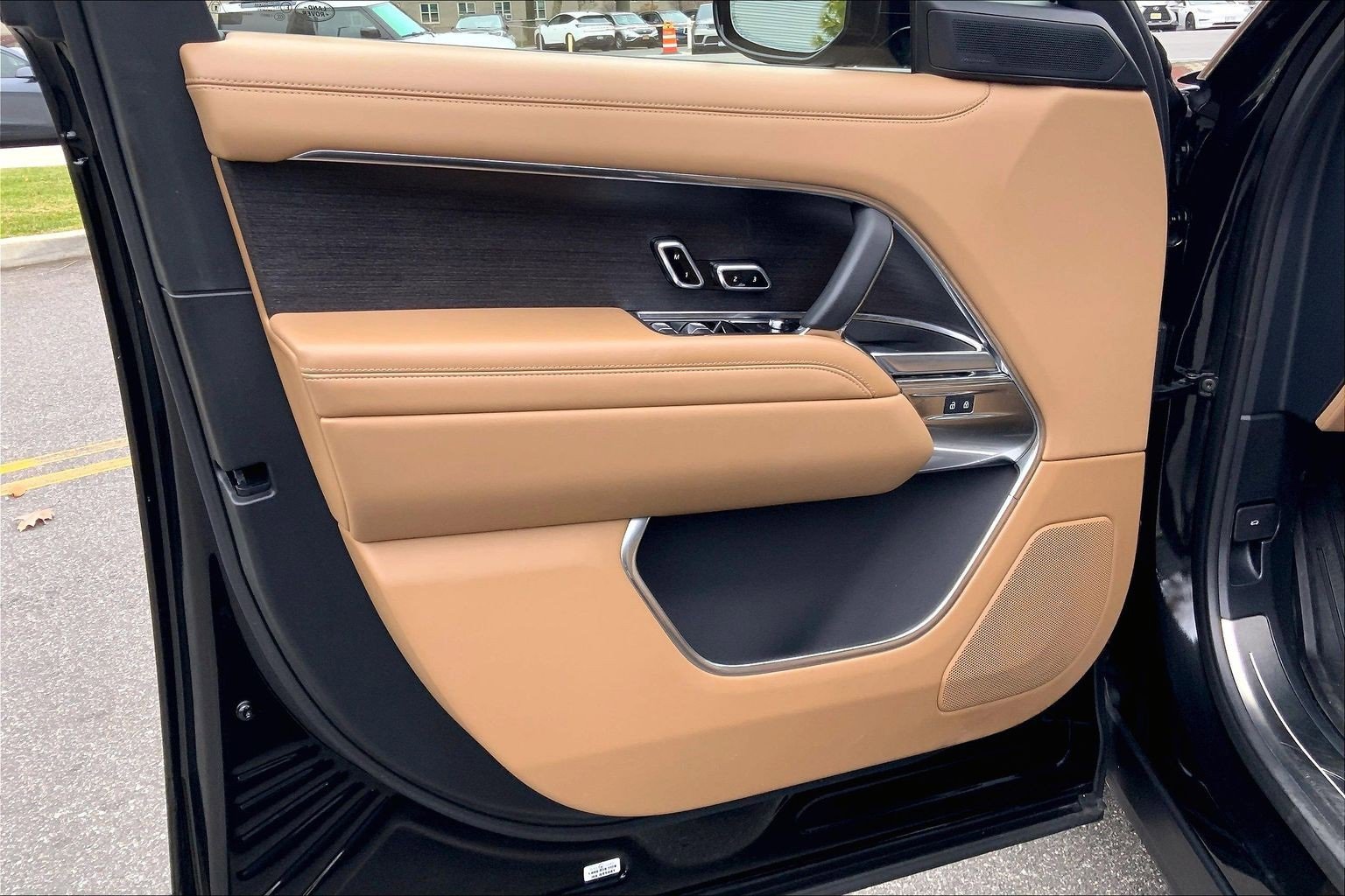 Used 2025 Land Rover Range Rover Long Wheelbase SE image 21