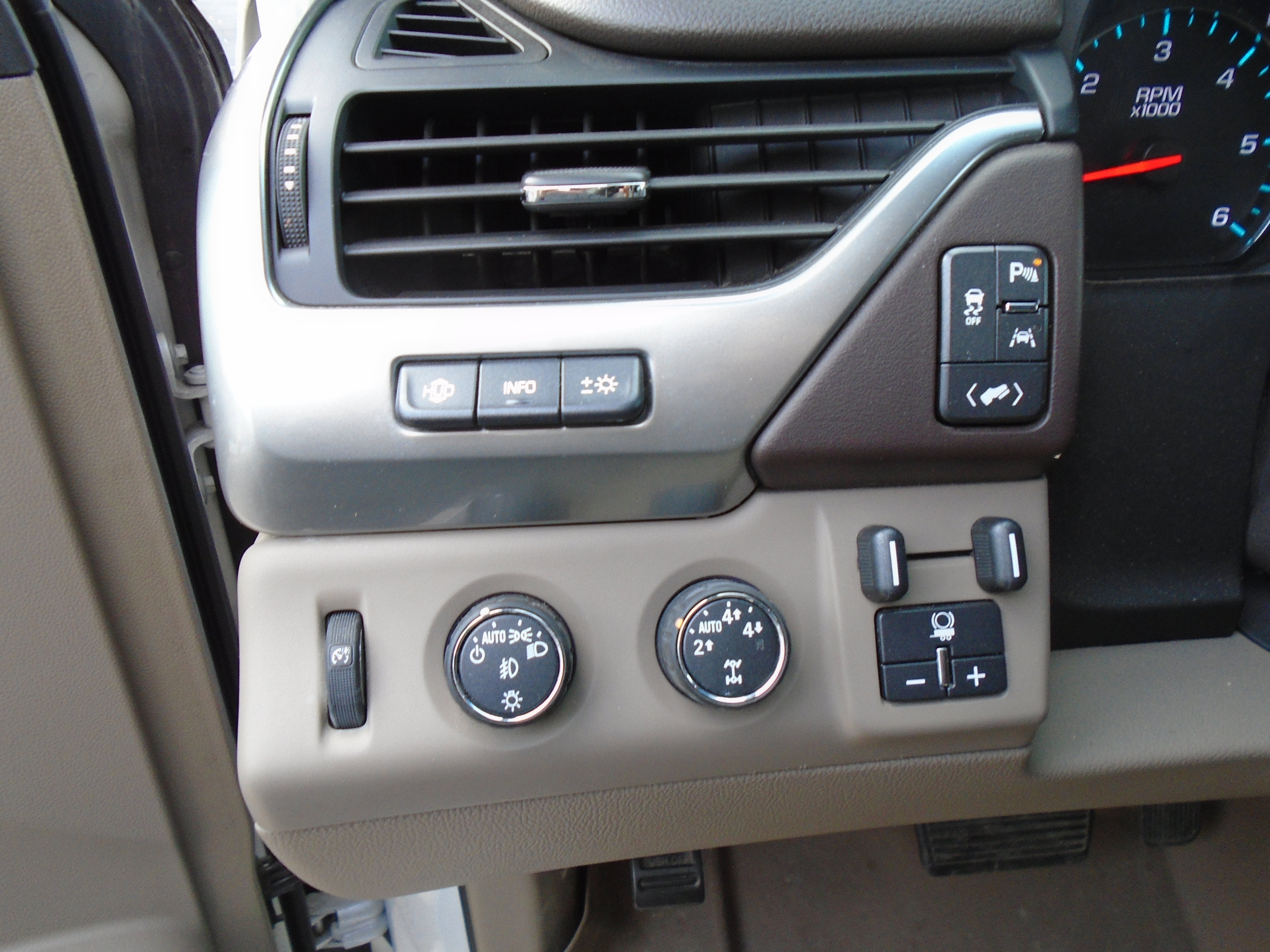 Used 2016 Chevrolet Tahoe LTZ image 20