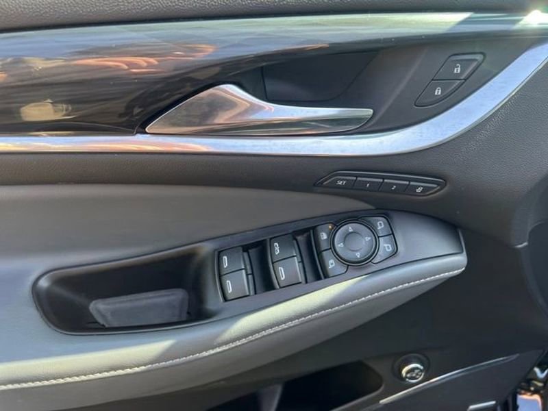 Used 2020 Buick Enclave Premium w/ Sun and Sites Package image 19