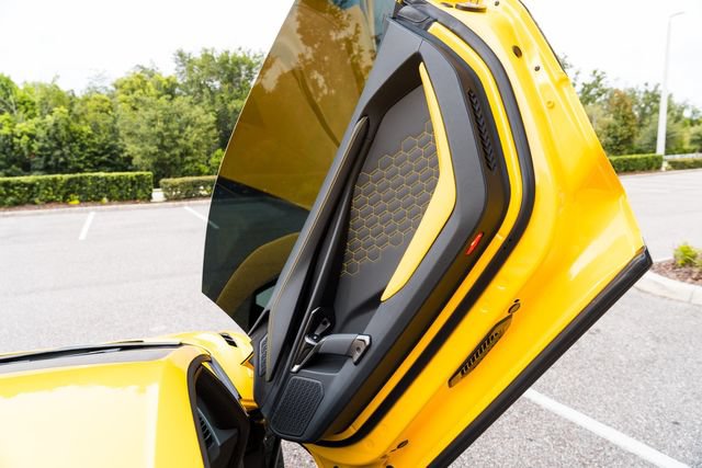 Used 2025 Lamborghini Revuelto AWD/4WD image 27