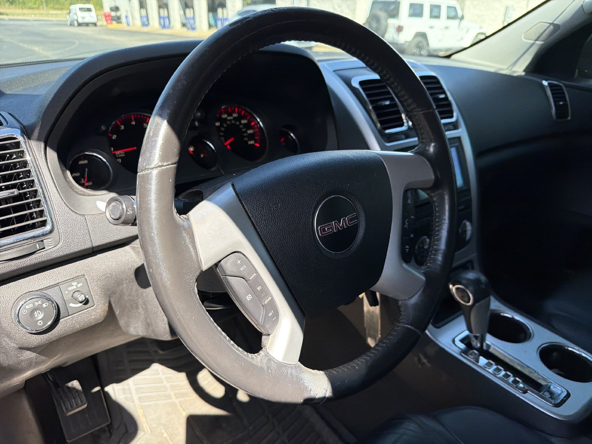 Used 2012 GMC Acadia SLT FWD image 2
