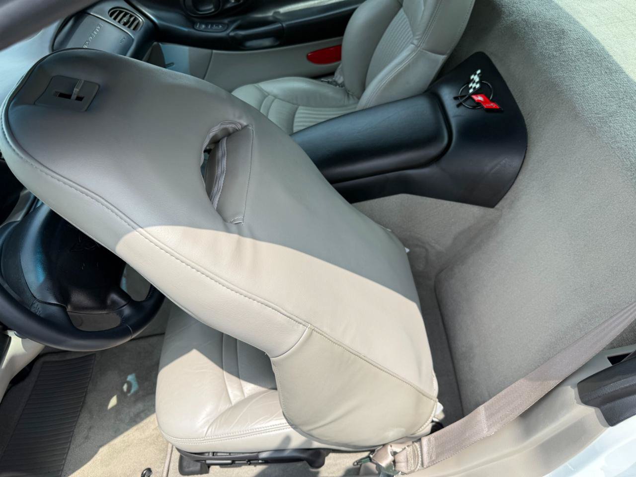 Used 1998 Chevrolet Corvette Coupe RWD image 32