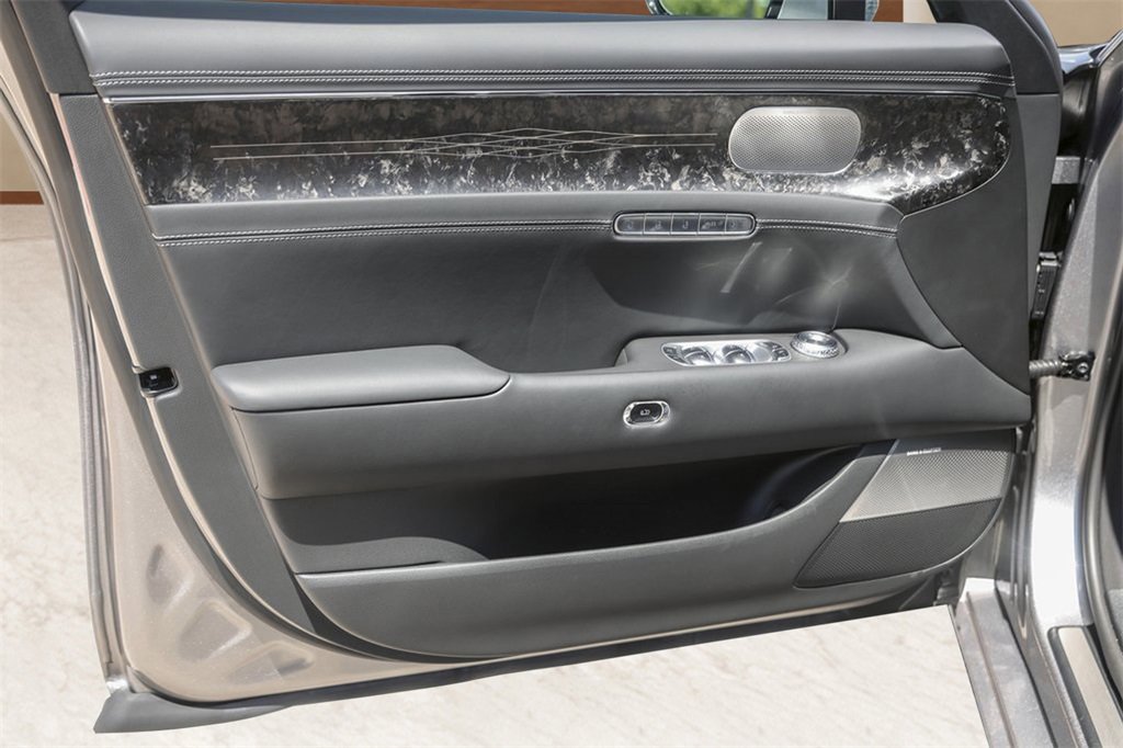 Used 2025 Genesis G90 3.5T image 34