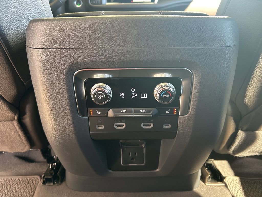 Used 2024 GMC Yukon XL Denali w/ Advanced Technology Package AWD/4WD image 15