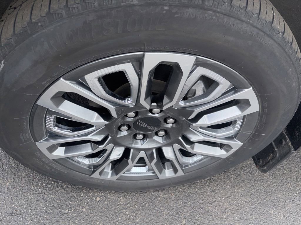 Used 2024 GMC Yukon Denali Ultimate AWD/4WD image 10