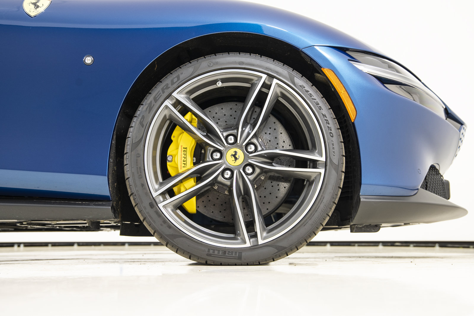 Certified 2025 Ferrari Roma Spider RWD image 21