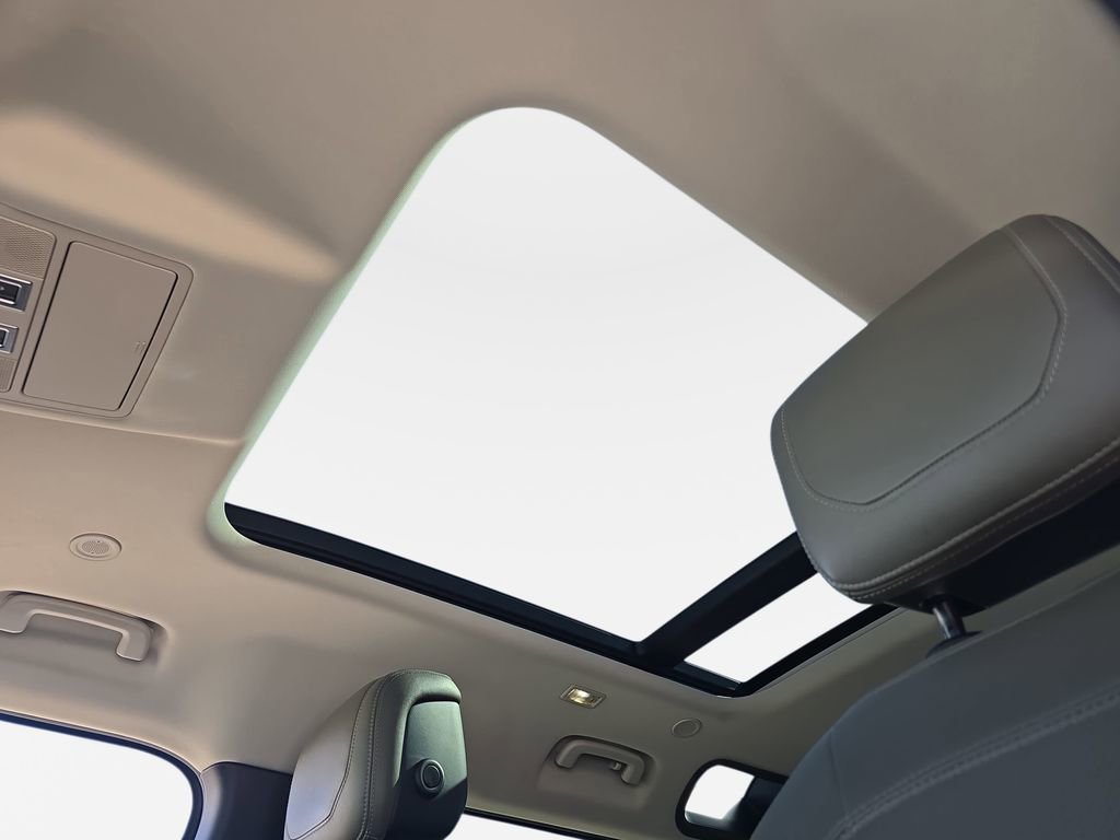 Certified 2020 Land Rover Defender 110 HSE AWD/4WD image 33