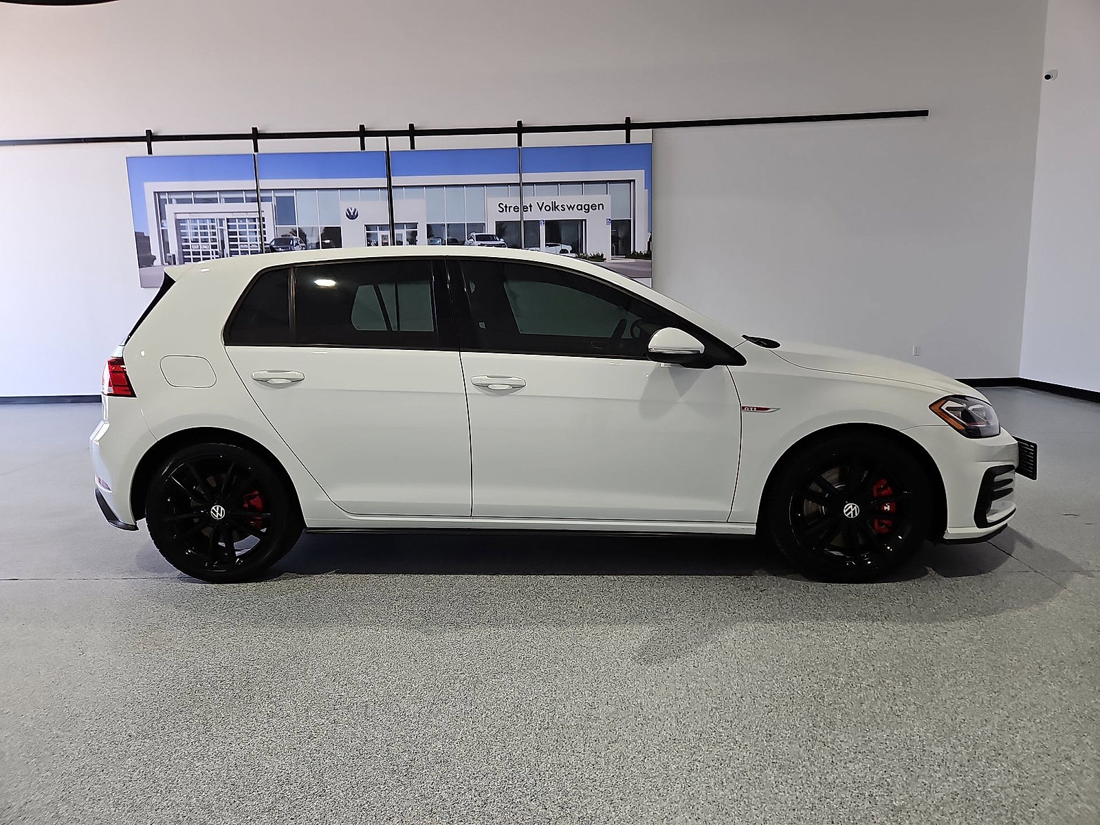 Used 2020 Volkswagen GTI SE FWD image 9