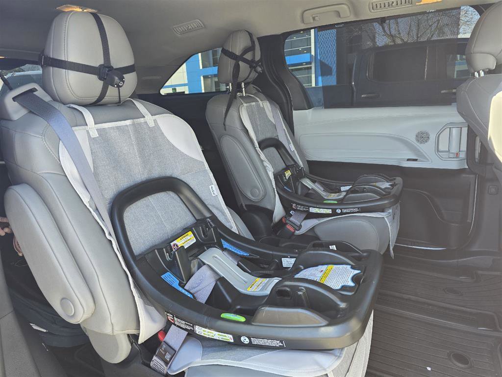 Used 2025 Toyota Sienna XLE w/ XLE Plus Package image 8