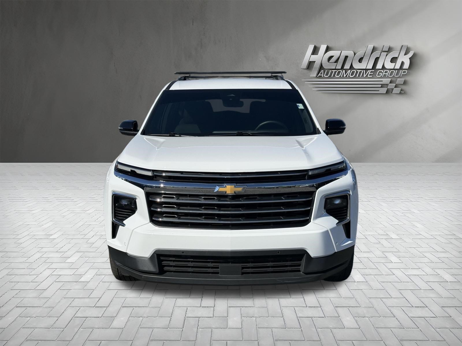 Used 2025 Chevrolet Traverse LT w/ Enhanced Driving Package FWD image 3