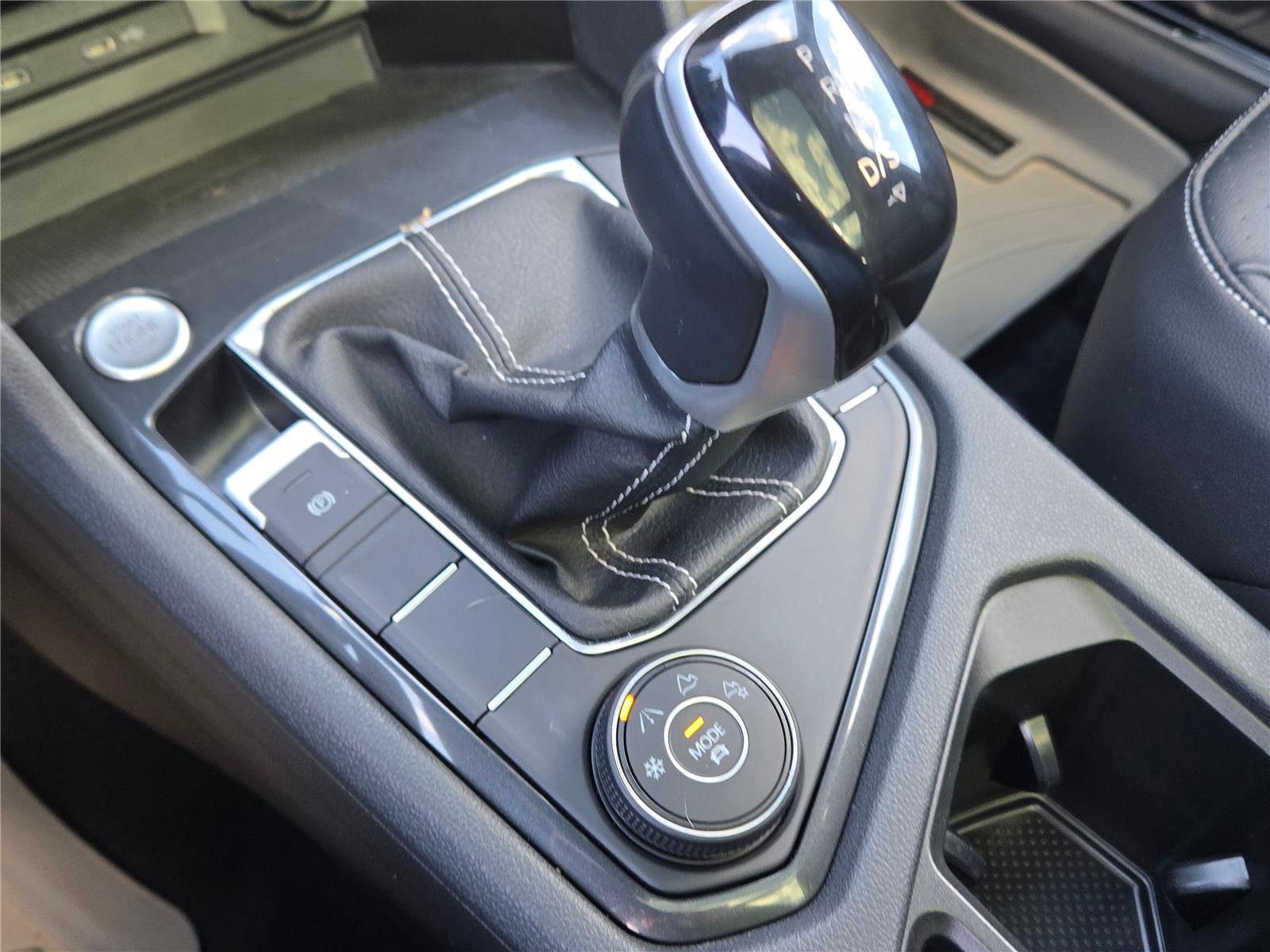 Used 2022 Volkswagen Tiguan SE R-Line image 24