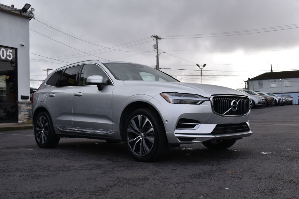 Used 2018 Volvo XC60 T8 Inscription w/ Vision Package image 3