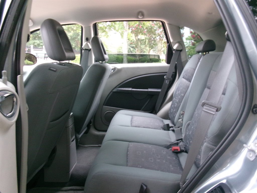 Used 2009 Chrysler PT Cruiser FWD image 19