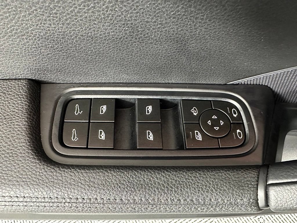 Certified 2025 Porsche Cayenne AWD/4WD image 18