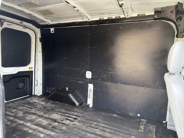 Used 2018 Ford Transit 250 130 Medium Roof RWD image 21