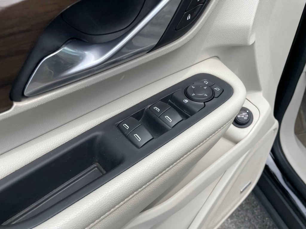 Used 2020 GMC Terrain Denali w/ Denali Premium Package AWD/4WD image 12