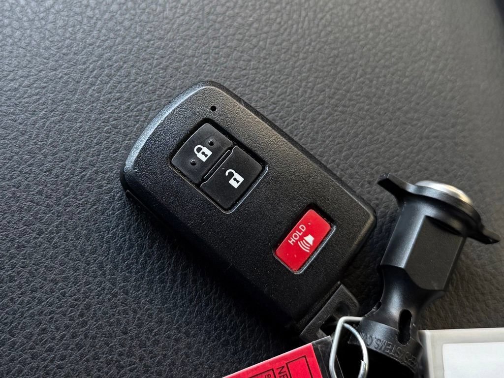 Used 2019 Toyota Tacoma TRD Sport AWD/4WD image 27