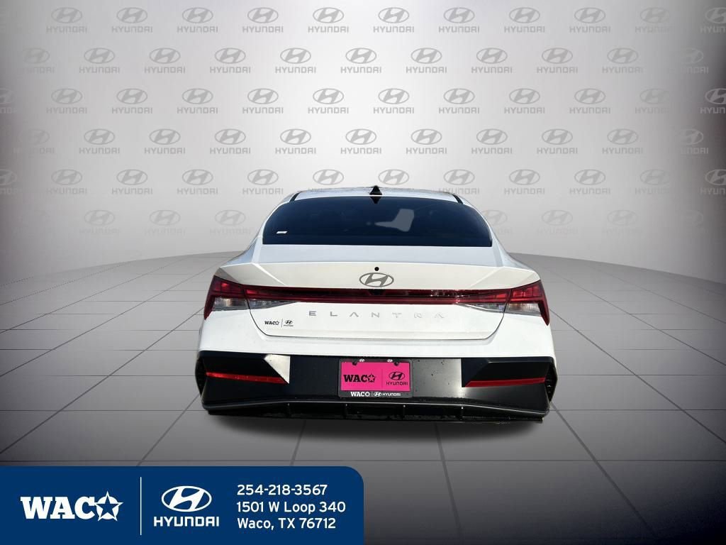 Used 2025 Hyundai Elantra SEL image 12