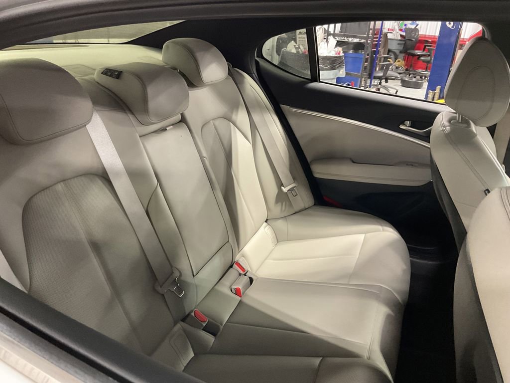 Used 2023 Genesis G70 2.0T image 10