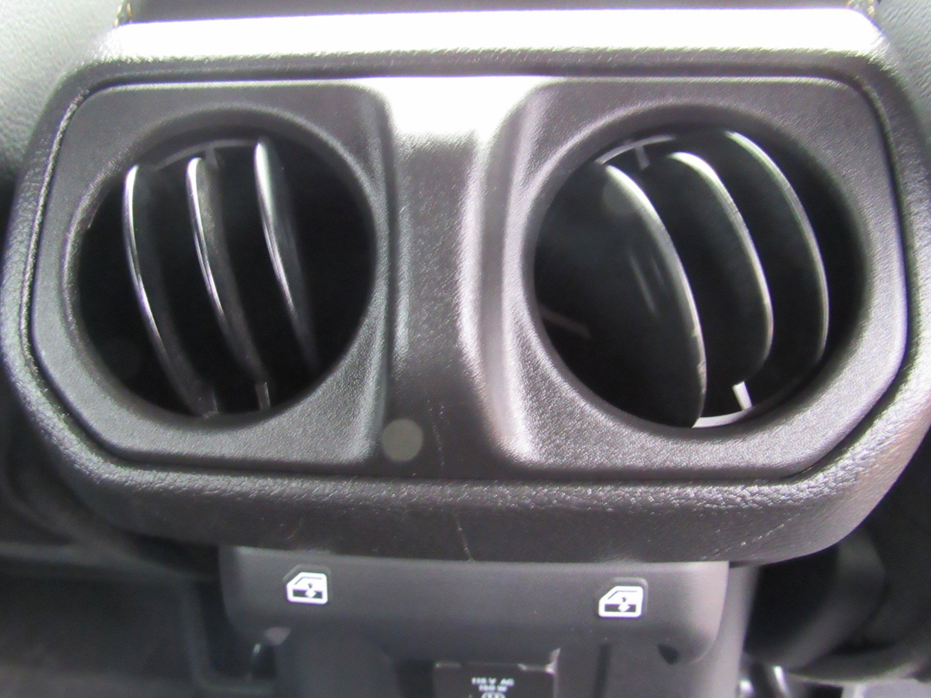 Used 2024 Jeep Wrangler Sahara w/ Safety Group image 38