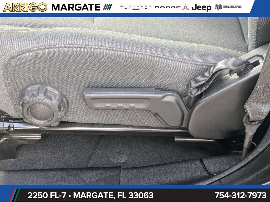 Used 2025 Jeep Wrangler Unlimited Sahara AWD/4WD image 20