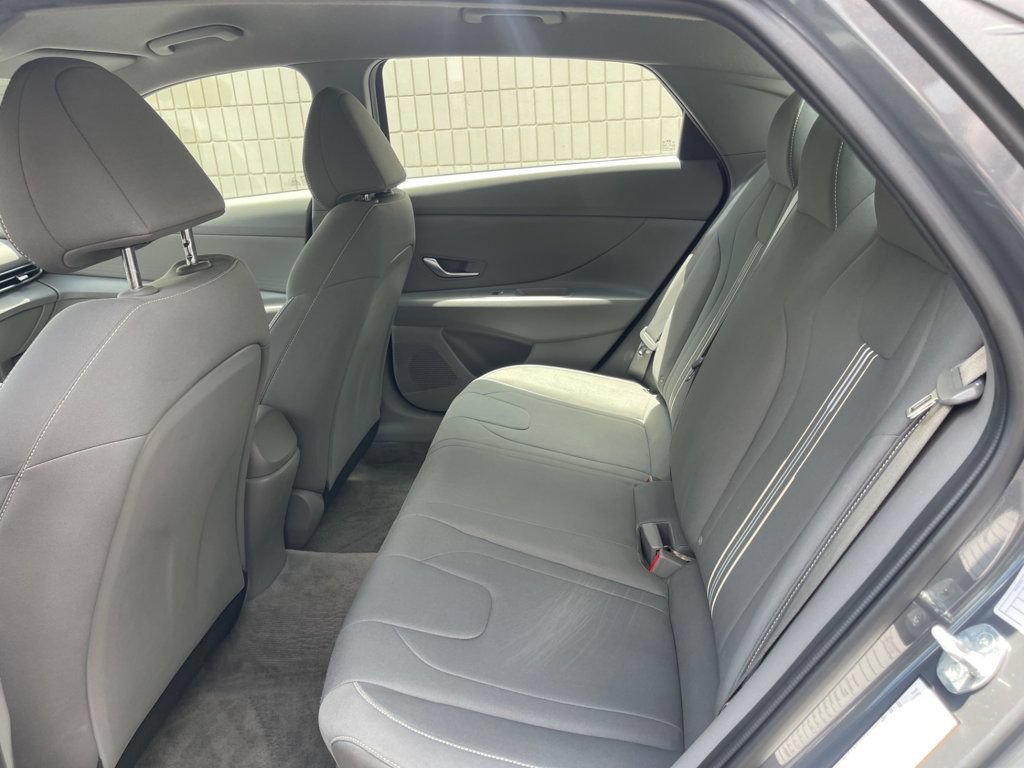 Used 2023 Hyundai Elantra SEL FWD image 9