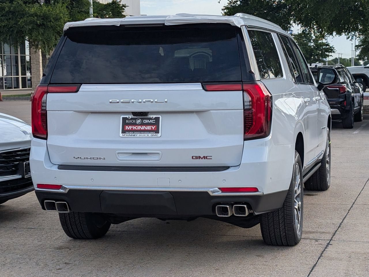 New 2026 GMC Yukon XL Denali w/ Denali Reserve Package AWD/4WD image 4