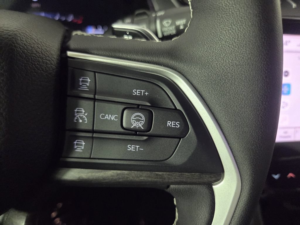 Used 2026 Jeep Grand Cherokee Altitude RWD image 16