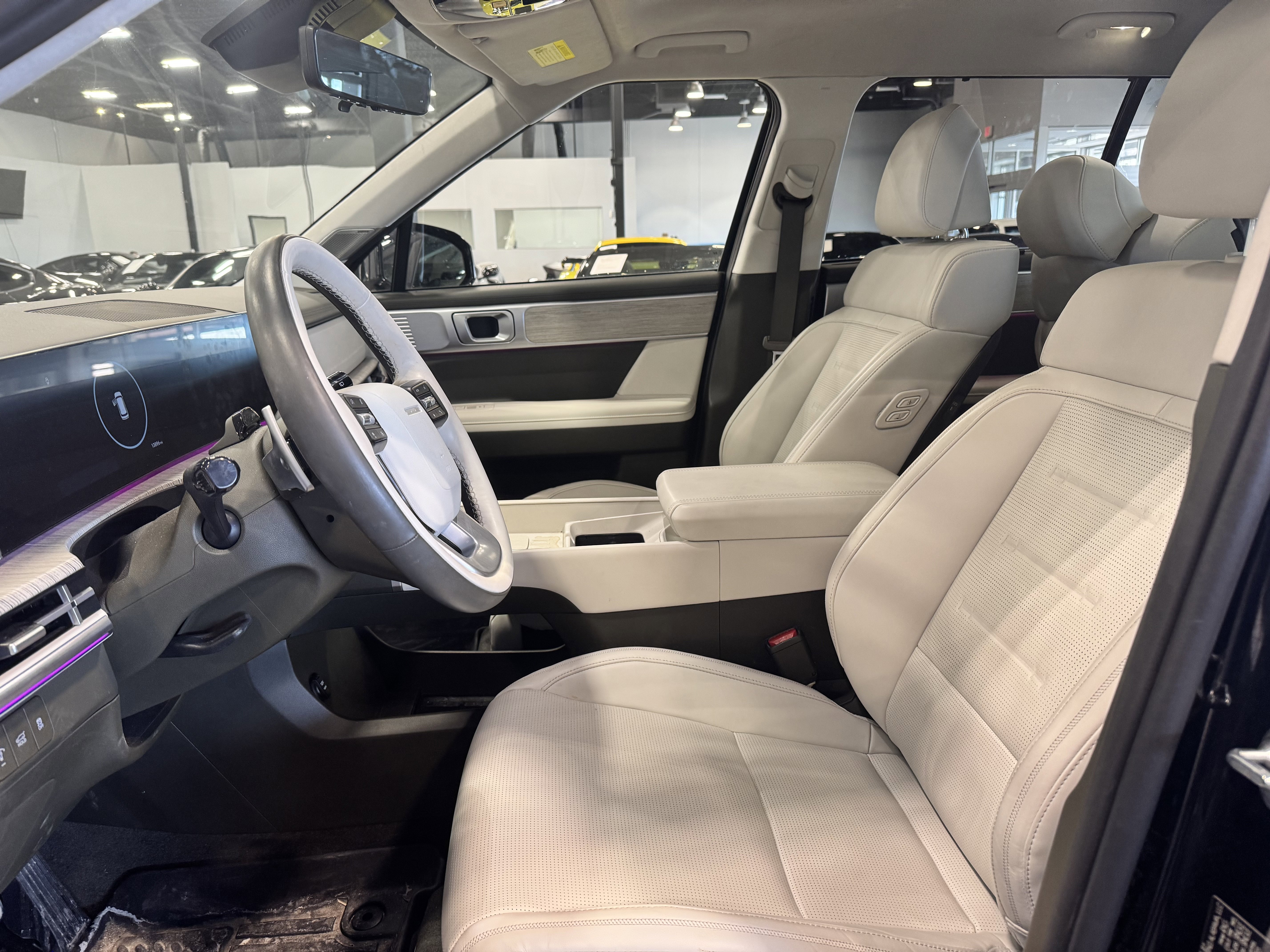 Used 2025 Hyundai Santa Fe Calligraphy image 3