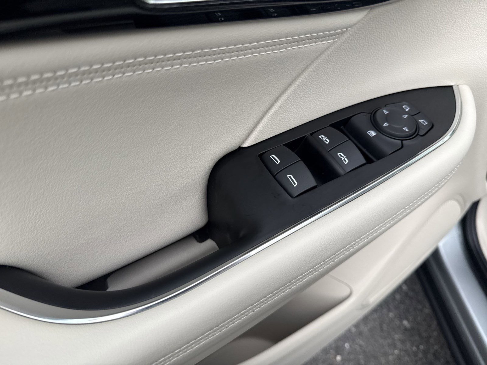 Used 2023 Buick Envision Preferred image 15