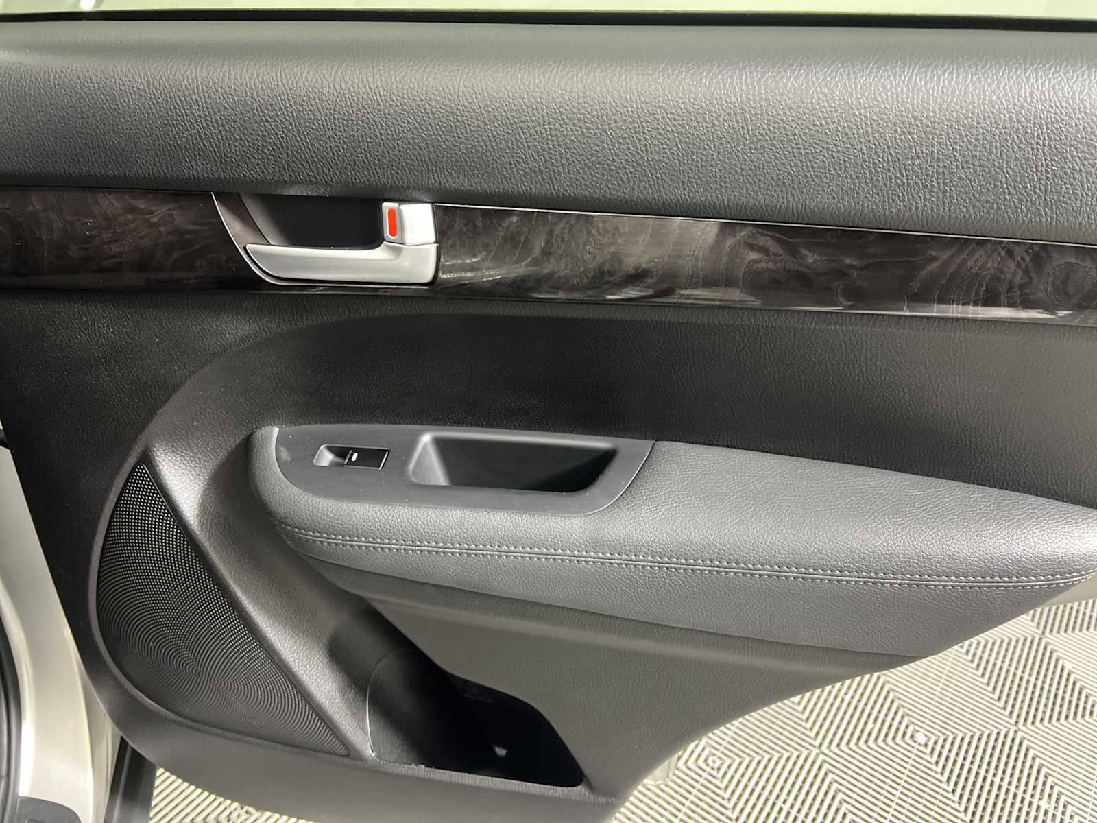 Used 2014 Kia Sorento LX image 23