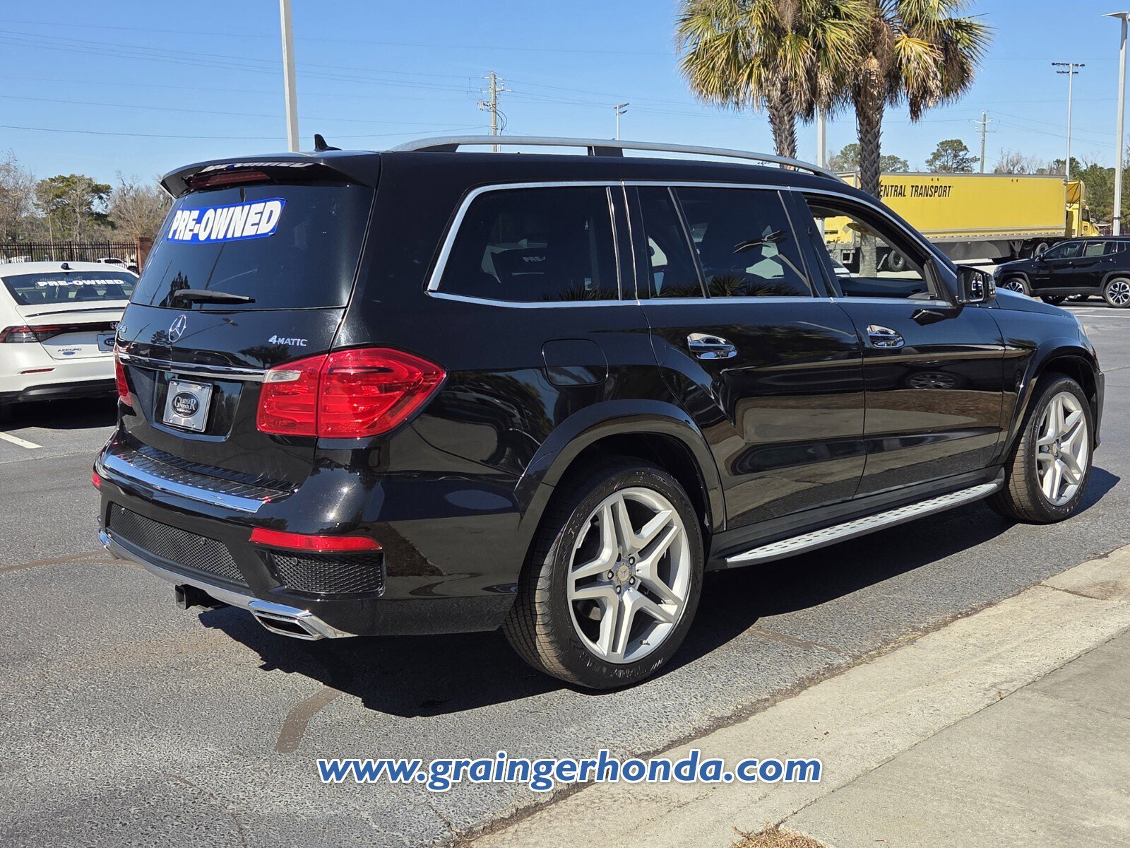 Used 2016 Mercedes-Benz GL 550 4MATIC image 5