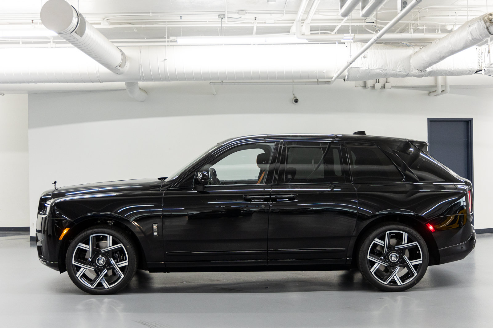 New 2027 Rolls-Royce Cullinan Black Badge AWD/4WD image 3
