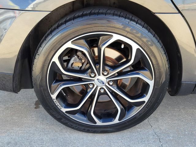 Used 2016 Ford Taurus SHO w/ Equipment Group 401A image 28