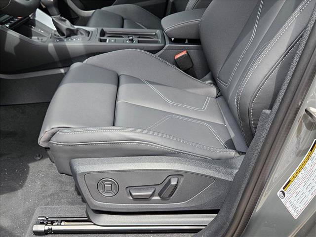 New 2025 Audi Q3 2.0T Premium w/ Convenience Package AWD/4WD image 4