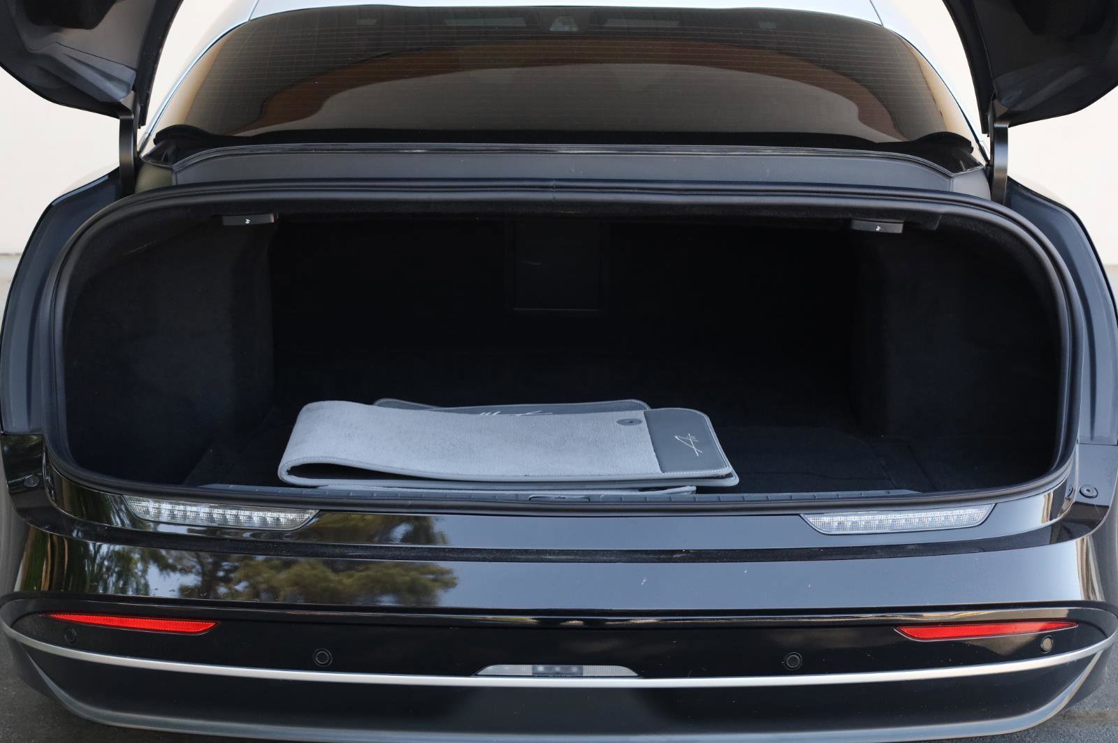 Used 2025 Lucid Air Touring AWD/4WD image 10