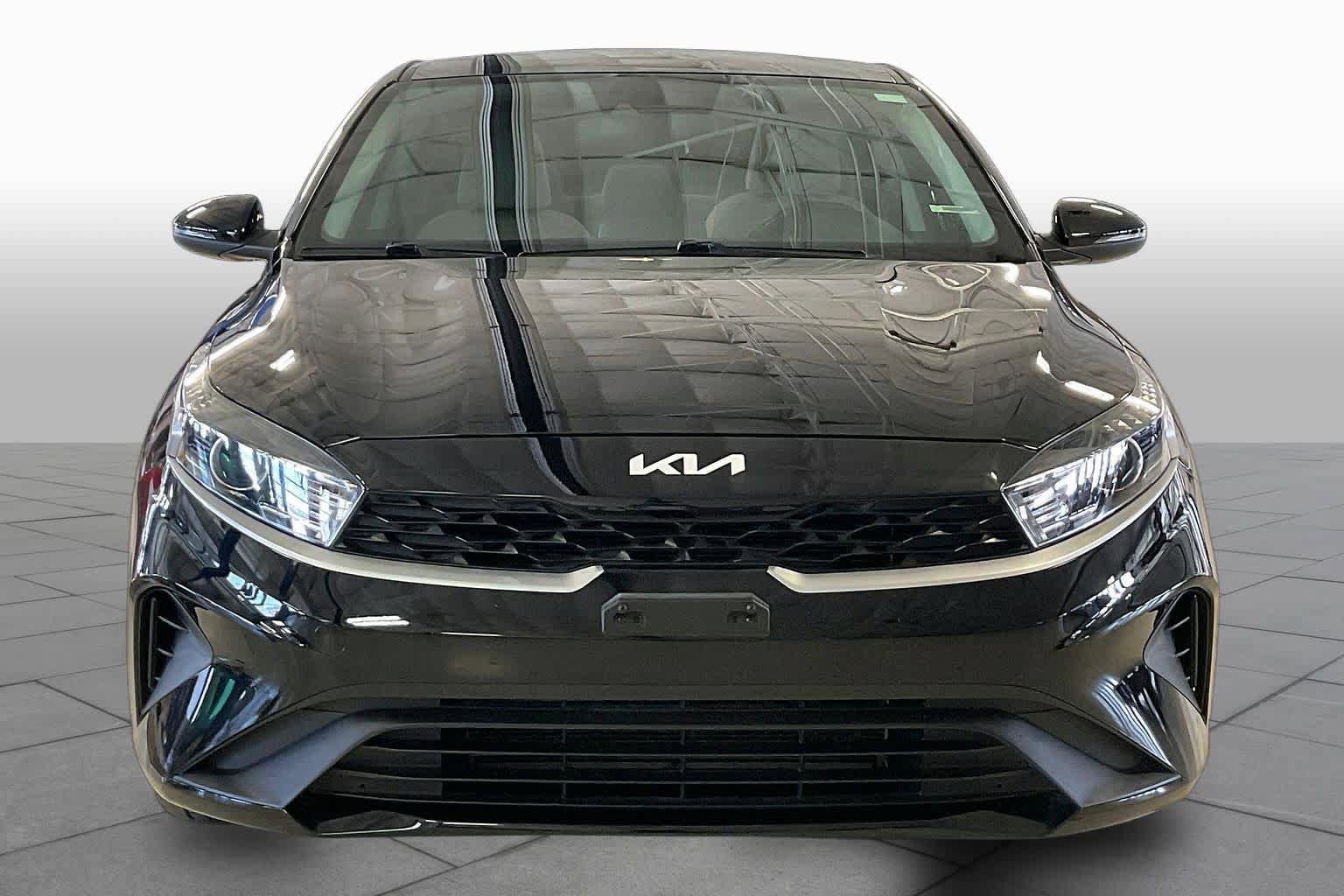 Used 2022 Kia Forte LXS w/ LXS Technology Package FWD image 3