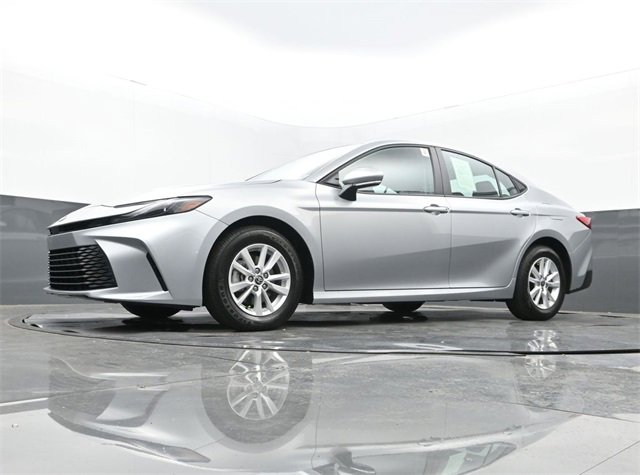 Used 2025 Toyota Camry LE image 28