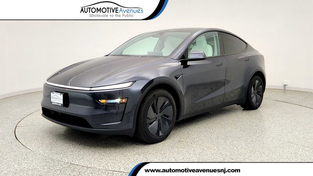Used 2026 Tesla Model Y 2WD image 1