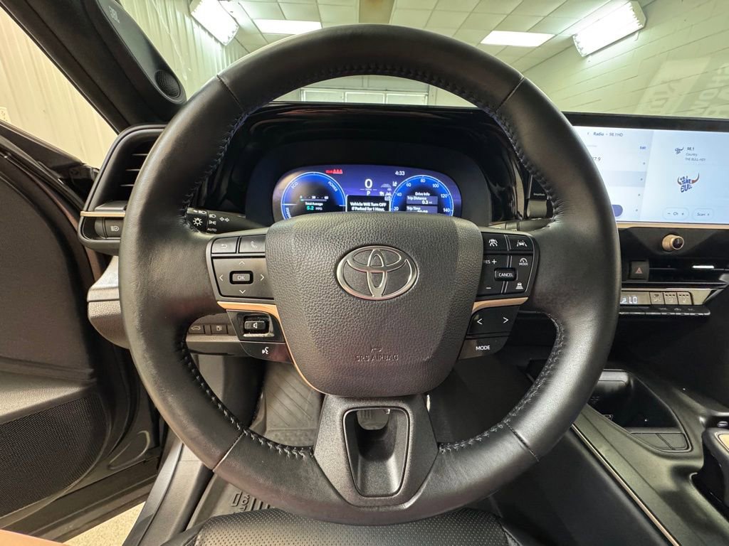 Used 2023 Toyota Crown Limited image 36