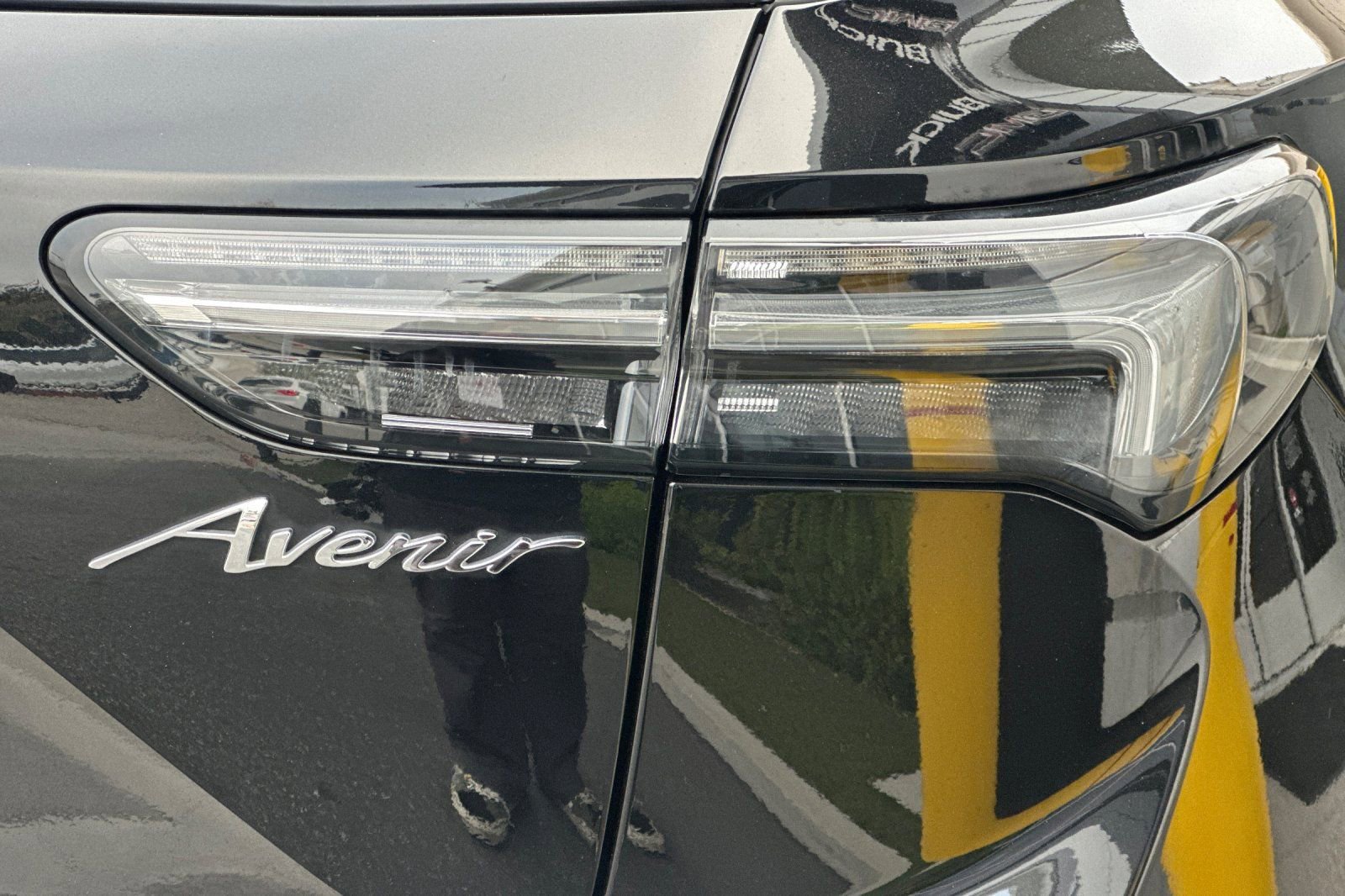 Used 2022 Buick Envision Avenir w/ Safety Package image 38