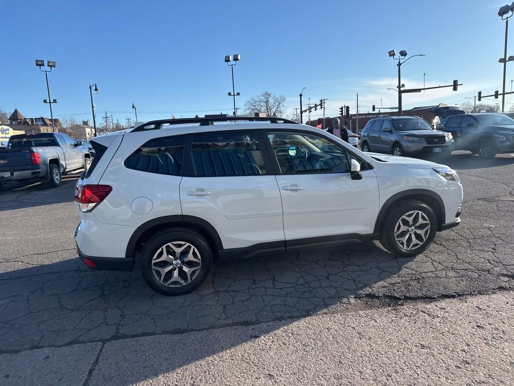 Used 2022 Subaru Forester Premium image 7