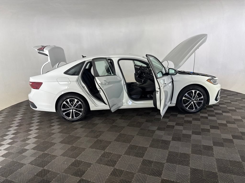 Used 2025 Volkswagen Jetta Sport FWD image 14